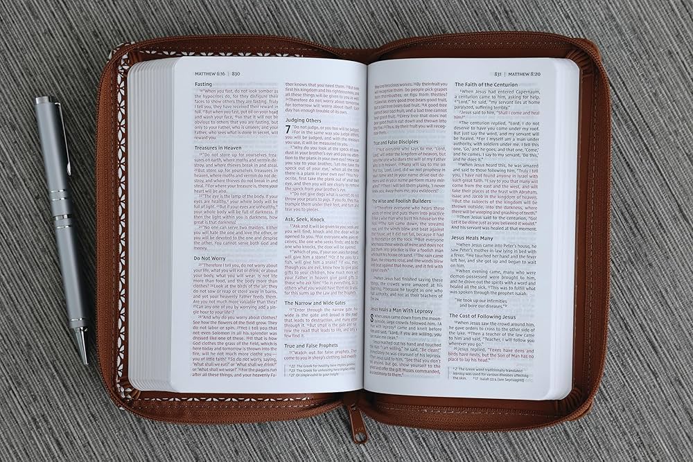 NIV, Thinline Bible, Compact, Leathersoft, Brown/White